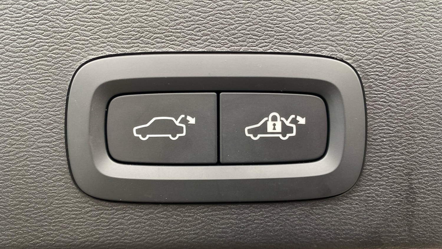 Used Volvo XC40 2023 for sale - 77081405: Photo 24