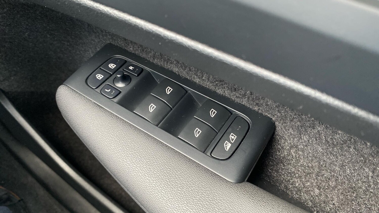 Used Volvo XC40 2024 for sale - 76592212: Photo 25