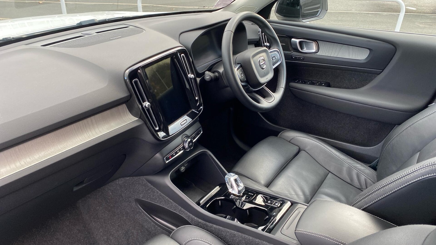 Used Volvo XC40 2024 for sale - 76592212: Photo 41