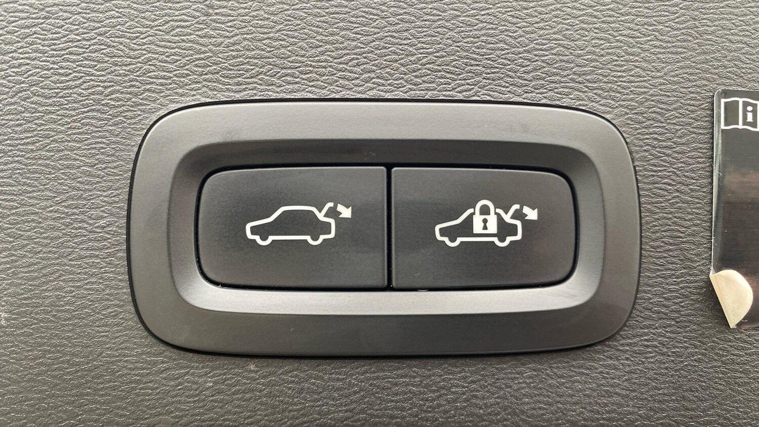 Used Volvo XC40 2018 for sale - 77853012: Photo 24