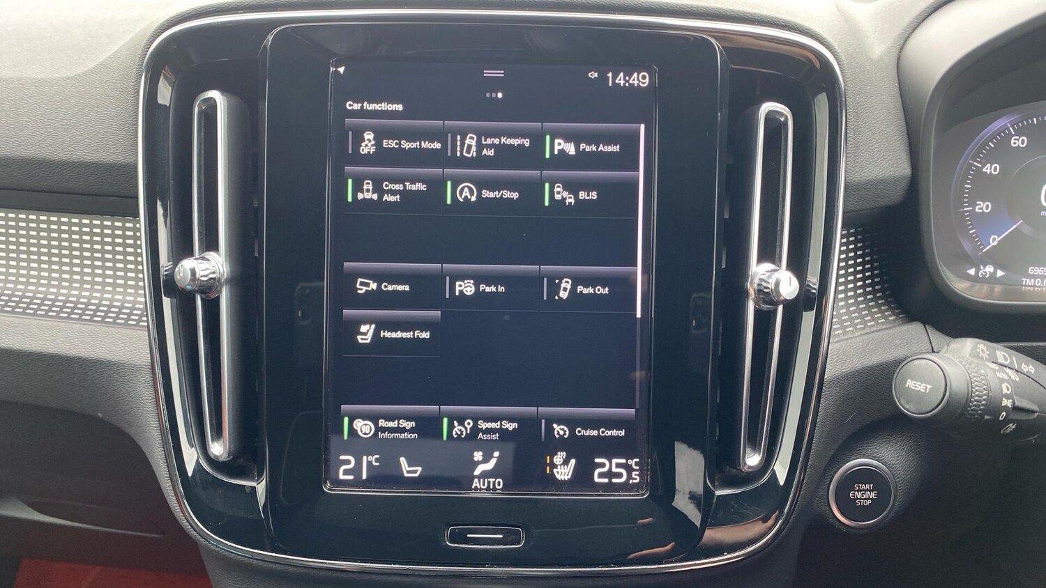 Used Volvo XC40 2018 for sale - 77853012: Photo 30