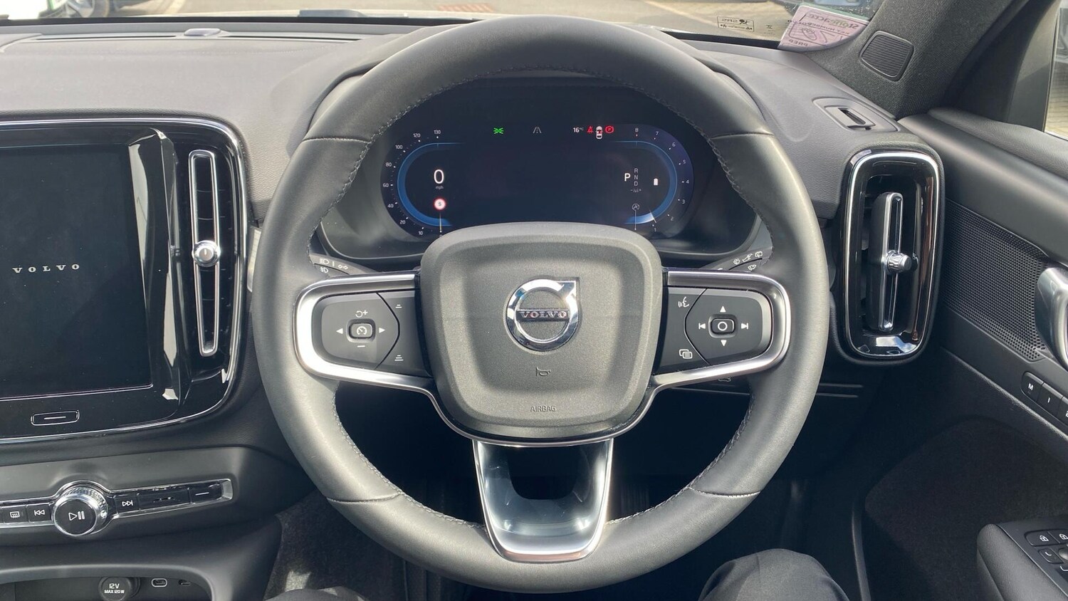 Used Volvo XC40 2023 for sale - 78019520: Photo 10