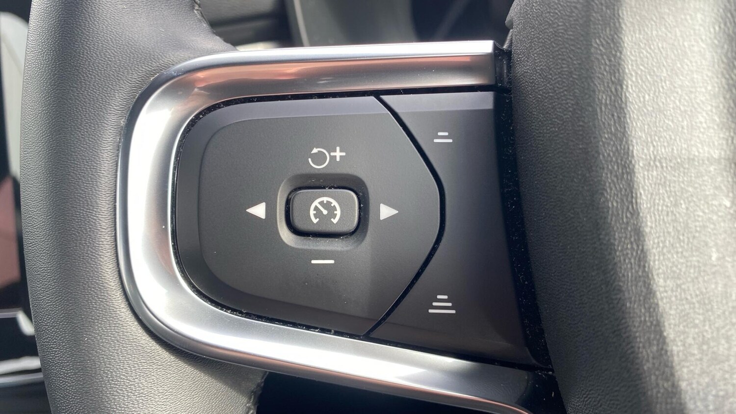 Used Volvo XC40 2023 for sale - 78019520: Photo 21