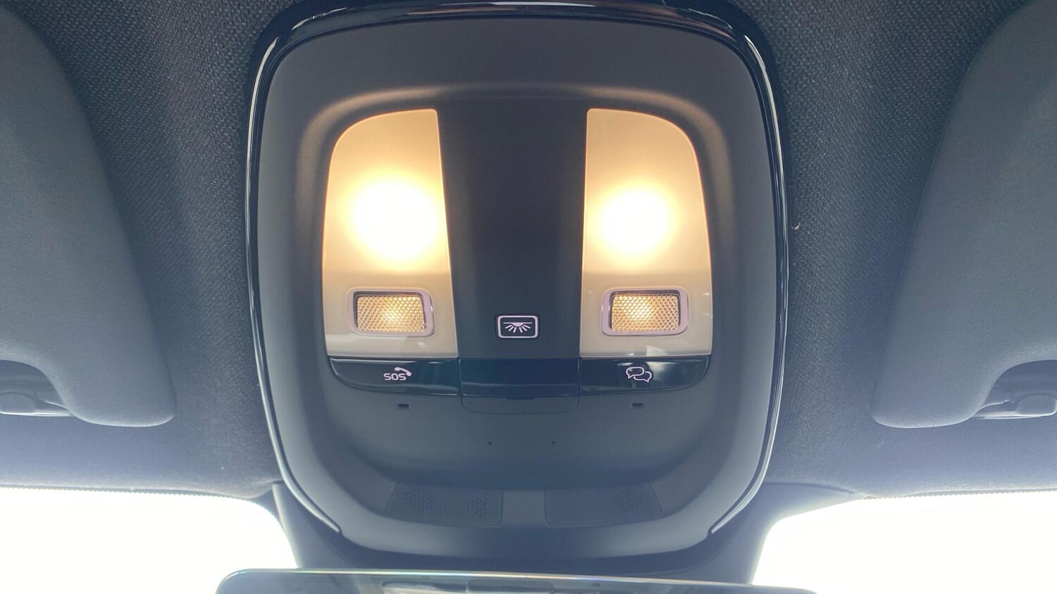 Used Volvo XC40 2023 for sale - 78019520: Photo 28