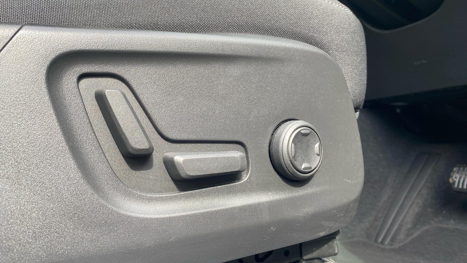 Used Volvo XC40 2023 for sale - 78019520: Photo 30