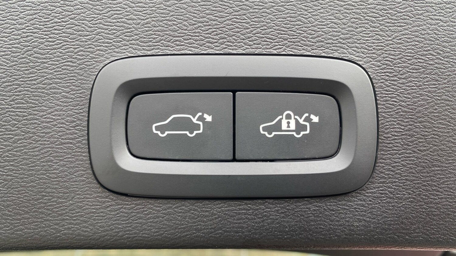 Used Volvo XC40 2023 for sale - 78019520: Photo 33