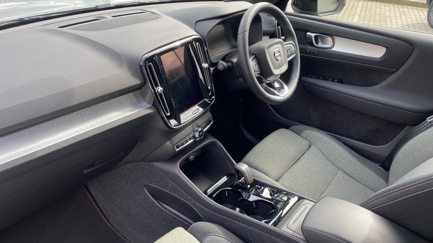 Used Volvo XC40 2023 for sale - 78019520: Photo 38