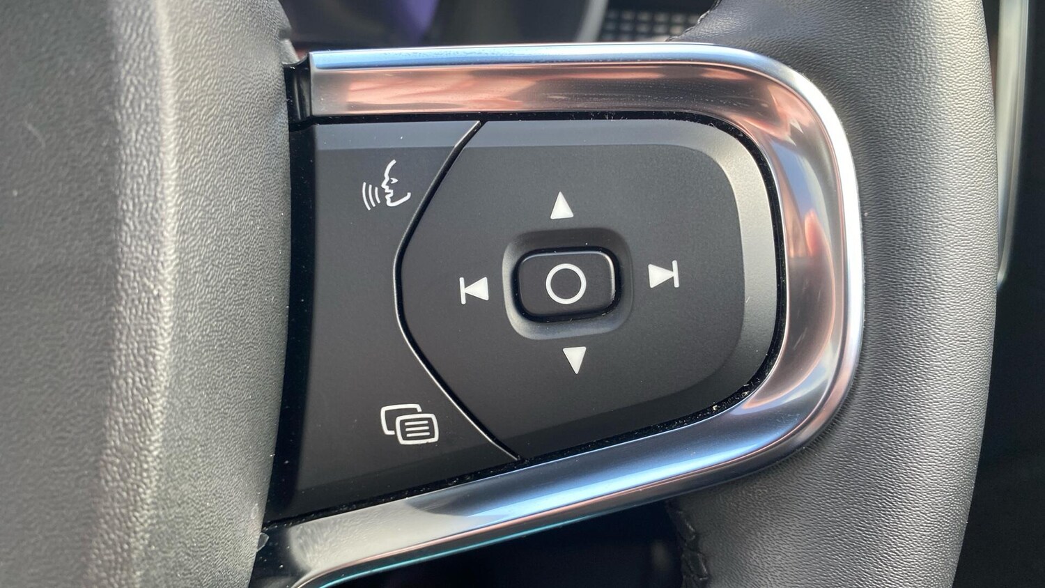 Used Volvo XC40 for sale - 77852863: Photo 22