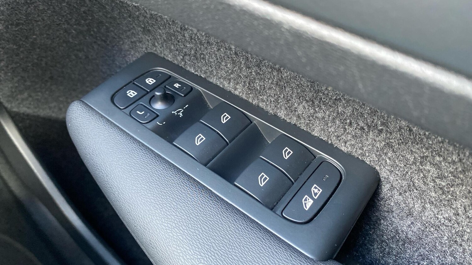 Used Volvo XC40 for sale - 77852863: Photo 24