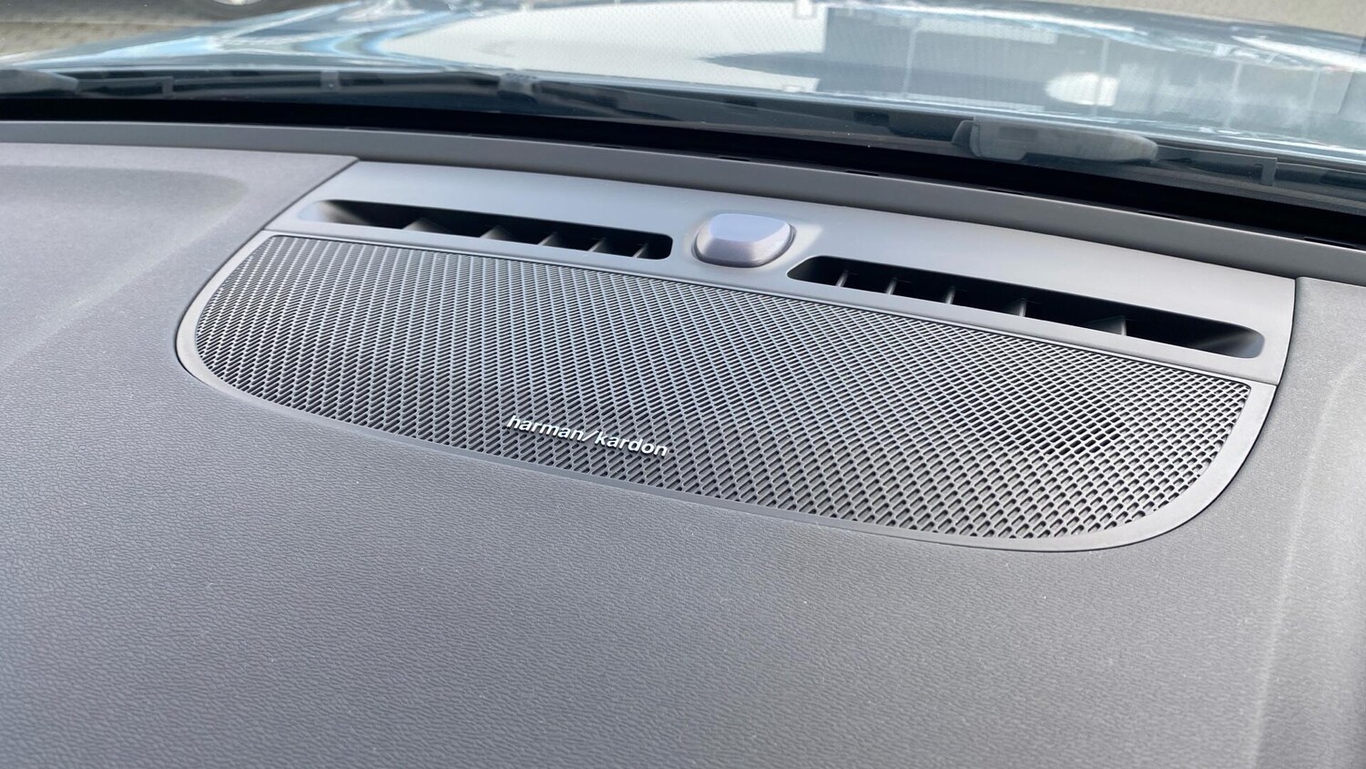 Used Volvo XC40 for sale - 77852863: Photo 25