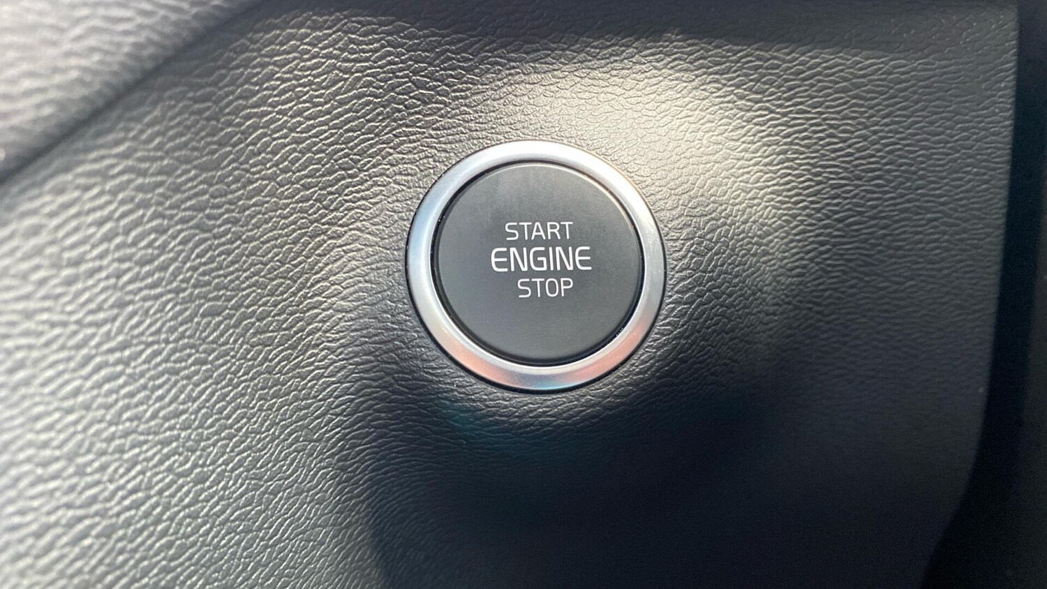 Used Volvo XC40 for sale - 77852863: Photo 27