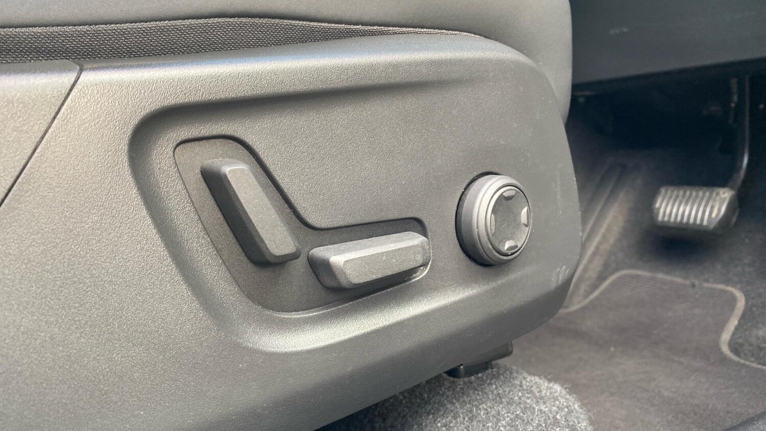 Used Volvo XC40 for sale - 77852863: Photo 30