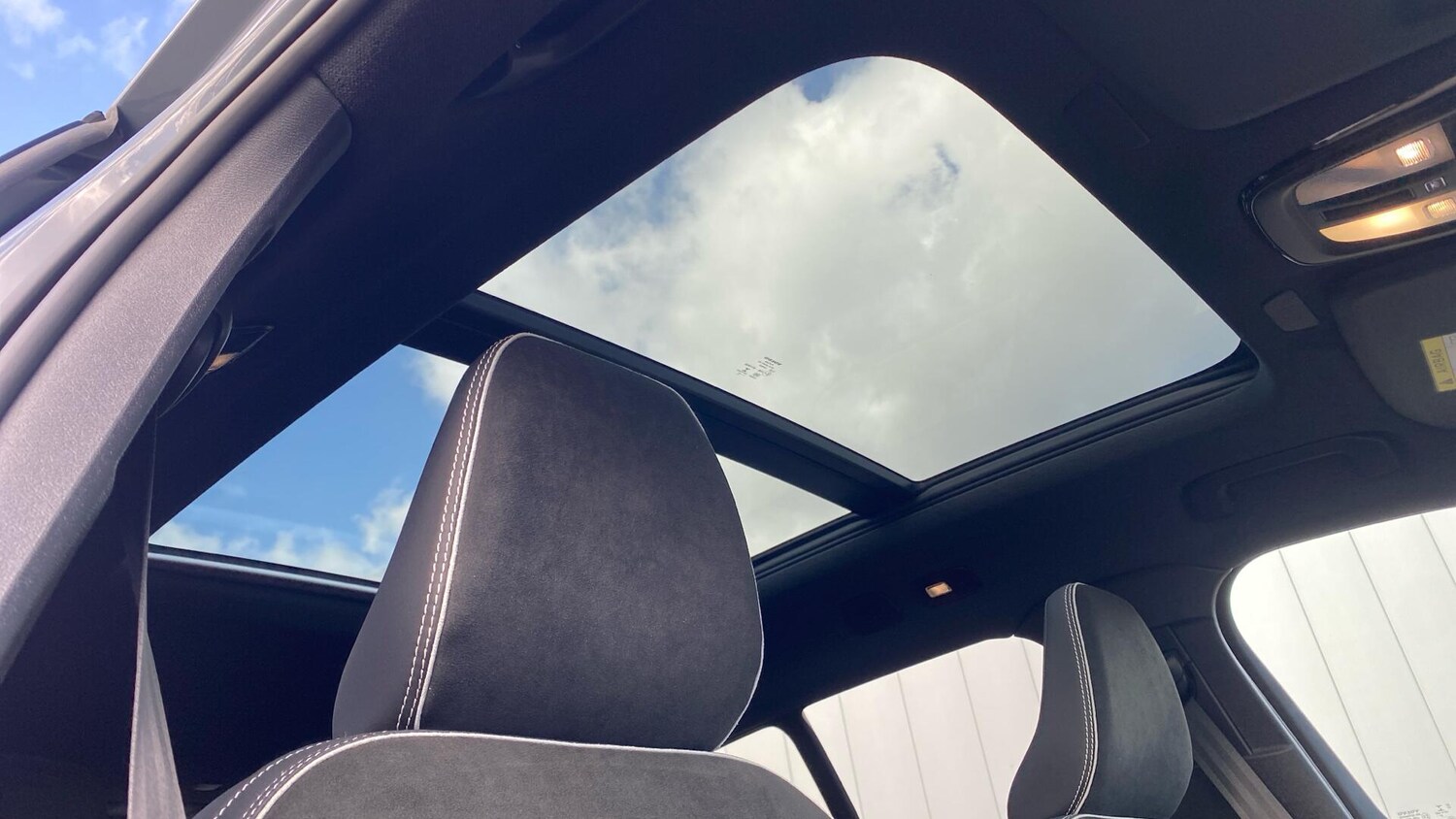 Used Volvo XC40 for sale - 77852863: Photo 31