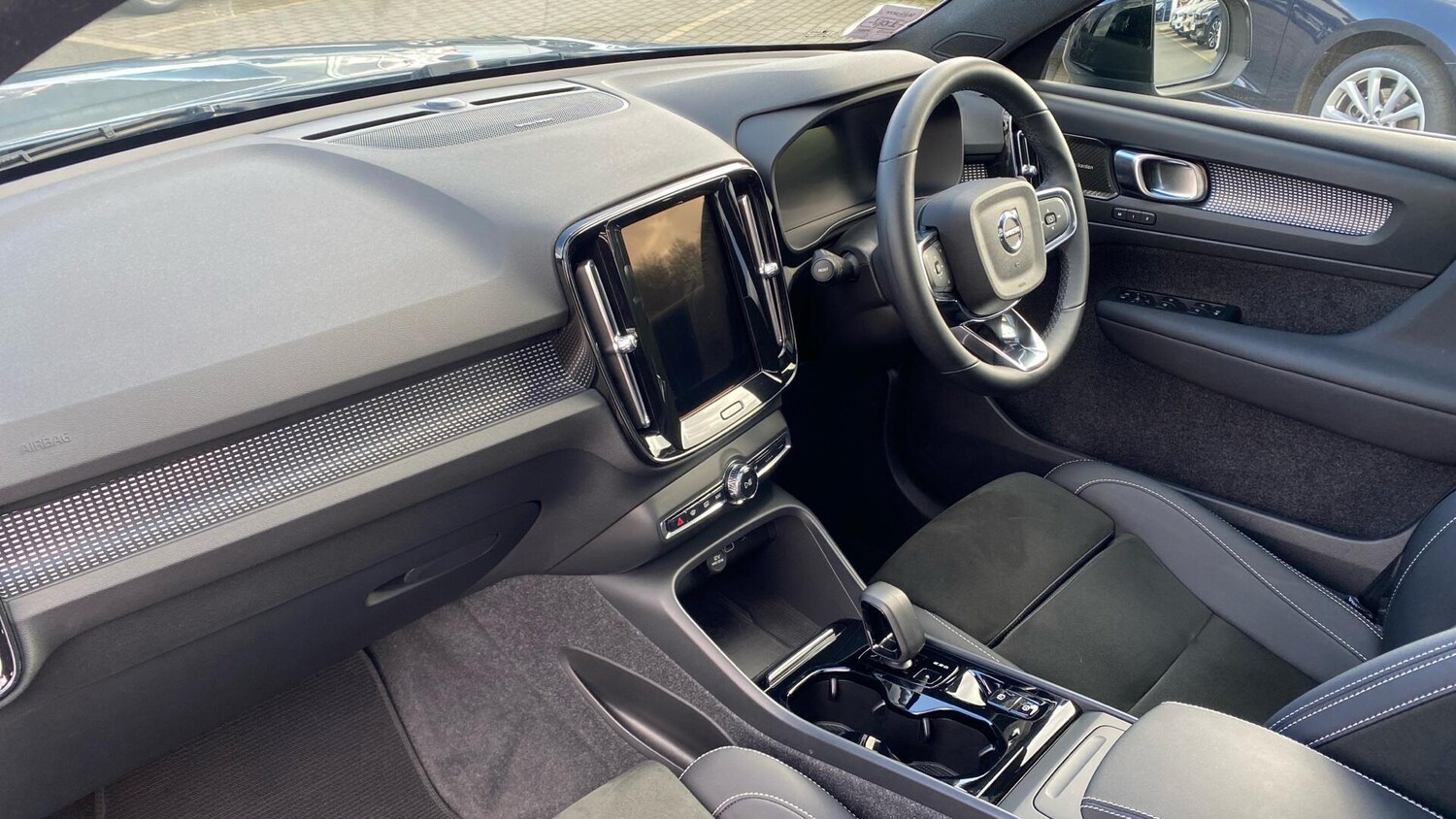 Used Volvo XC40 for sale - 77852863: Photo 40