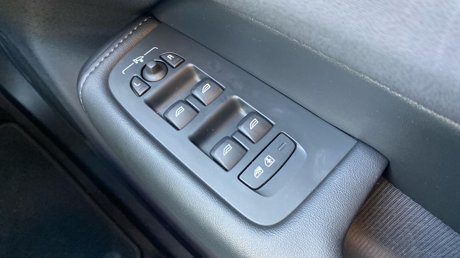 Used Volvo XC60 2023 for sale - 76729041: Photo 25