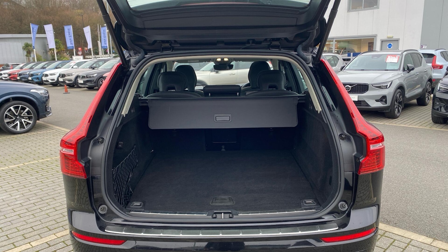 Used Volvo XC60 2023 for sale - 77101685: Photo 35