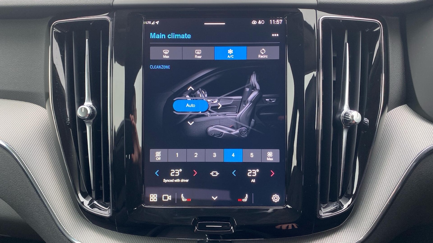 Used Volvo XC60 2023 for sale - 77455879: Photo 14