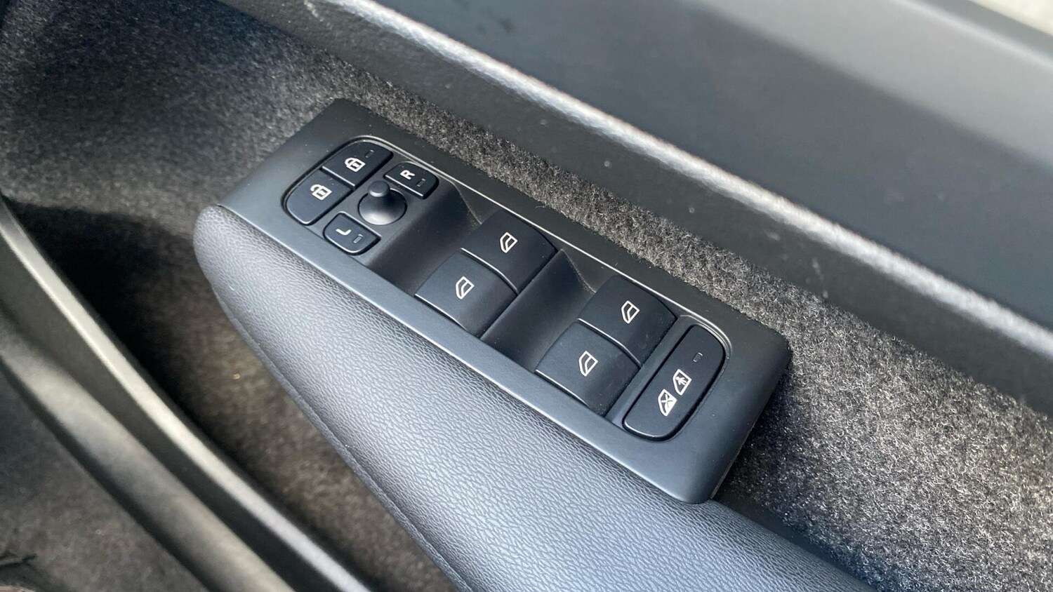 Used Volvo XC40 2025 for sale - 76060391: Photo 22