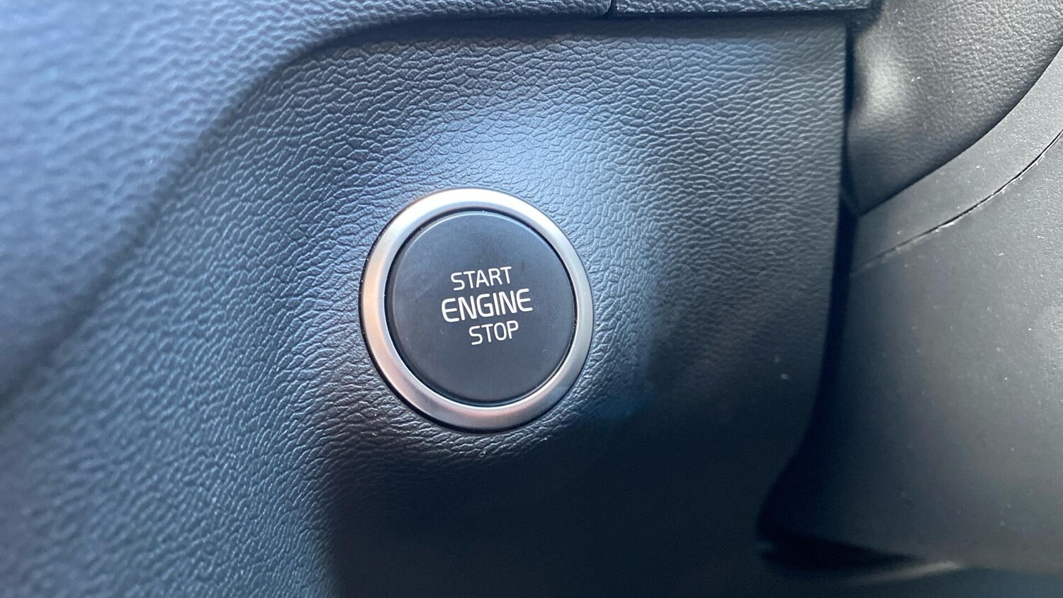 Used Volvo XC40 2025 for sale - 76060391: Photo 25