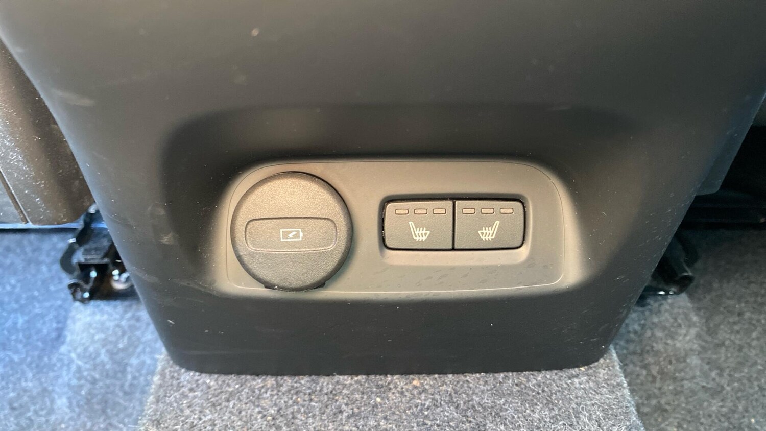 Used Volvo XC40 2025 for sale - 76060391: Photo 39