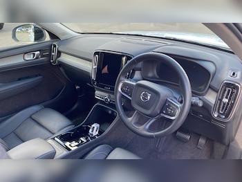Used Volvo XC40 2025 for sale - 76060391: Photo 4