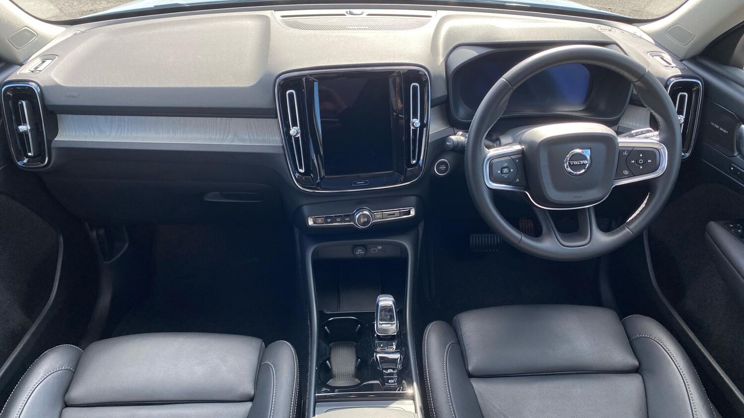 Used Volvo XC40 2025 for sale - 76060391: Photo 5