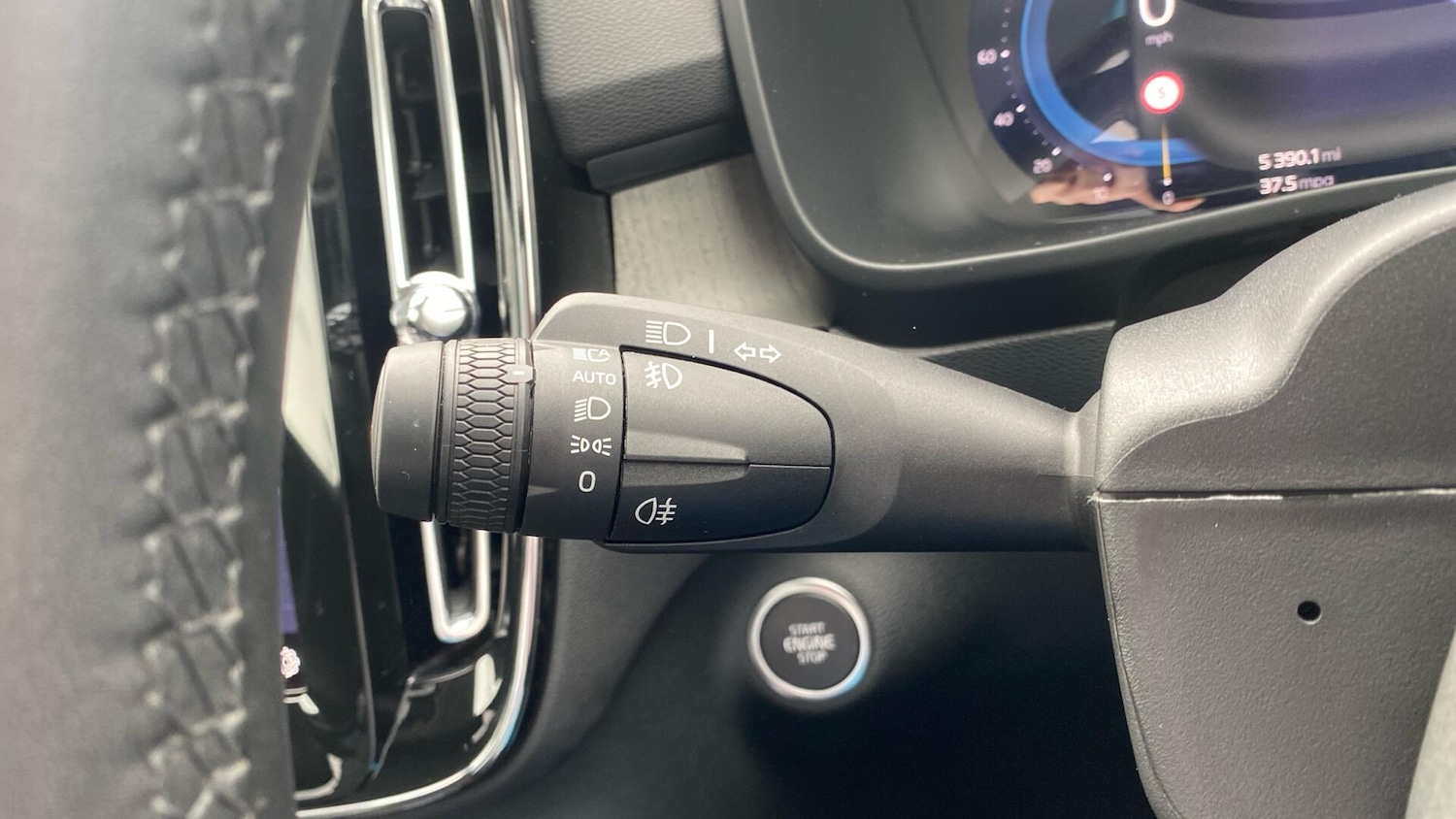 Used Volvo XC40 2025 for sale - 76122221: Photo 19