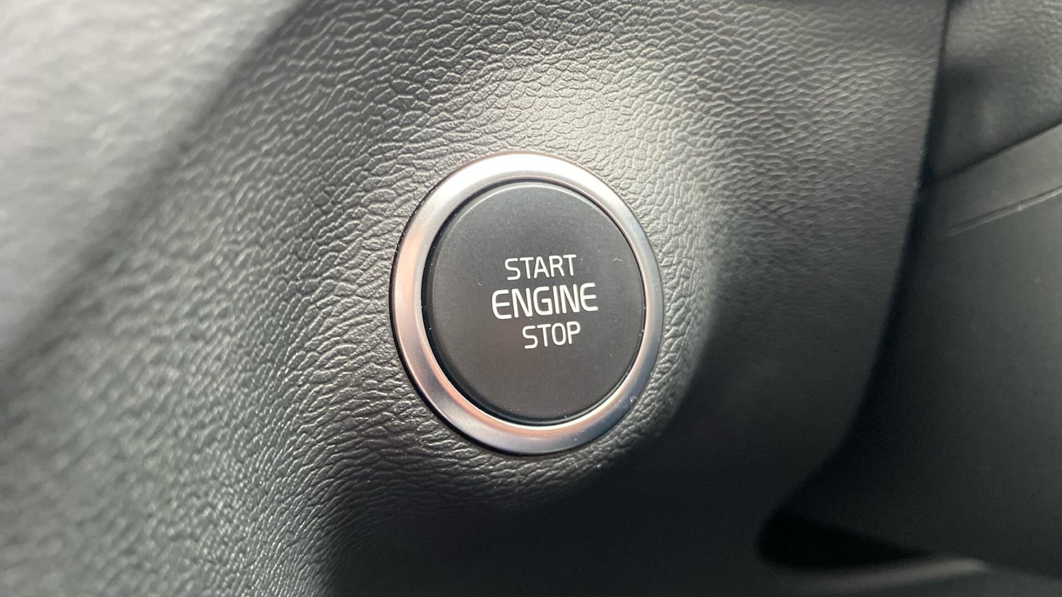 Used Volvo XC40 2025 for sale - 76122221: Photo 26