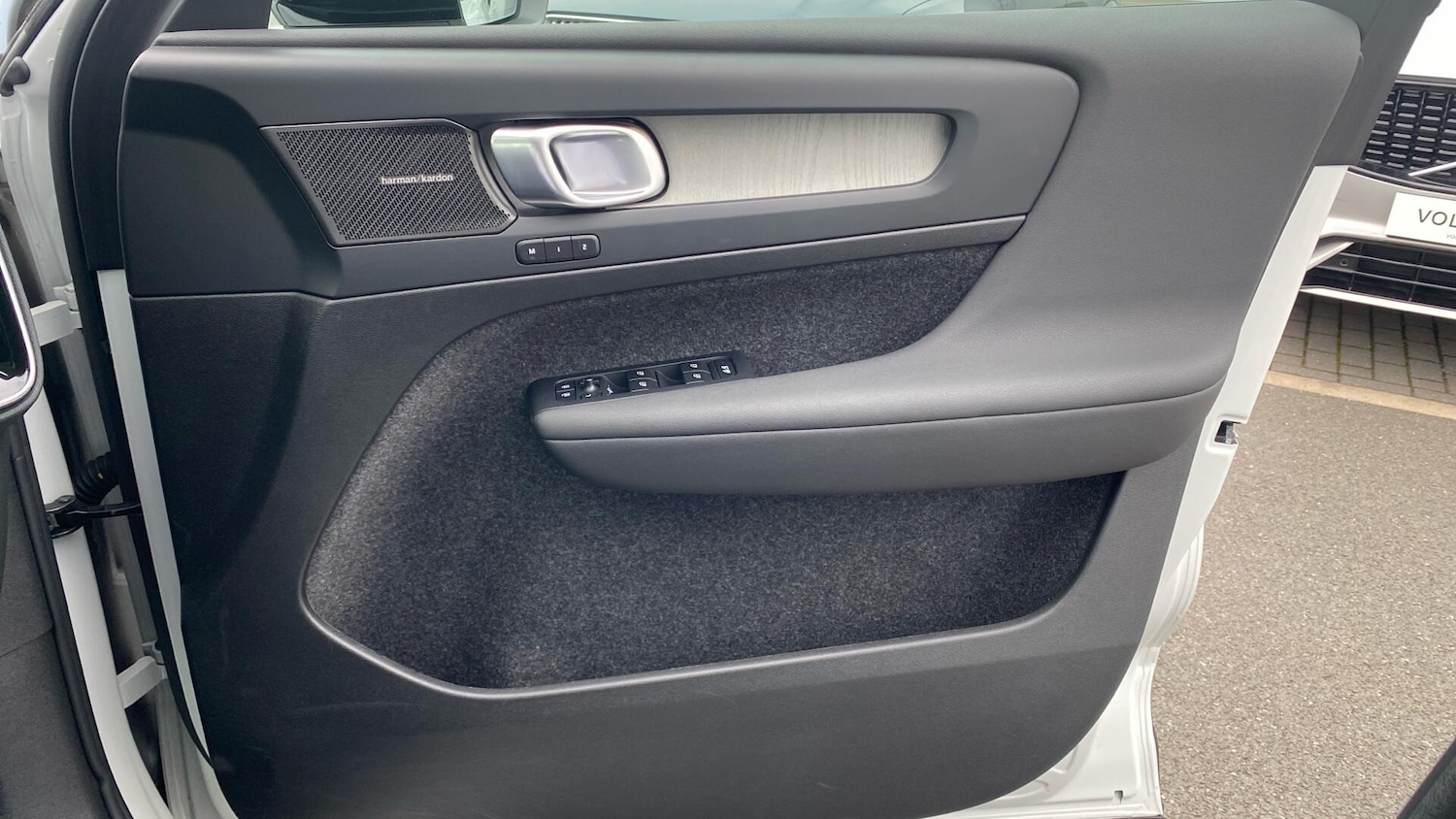 Used Volvo XC40 2025 for sale - 76122221: Photo 28