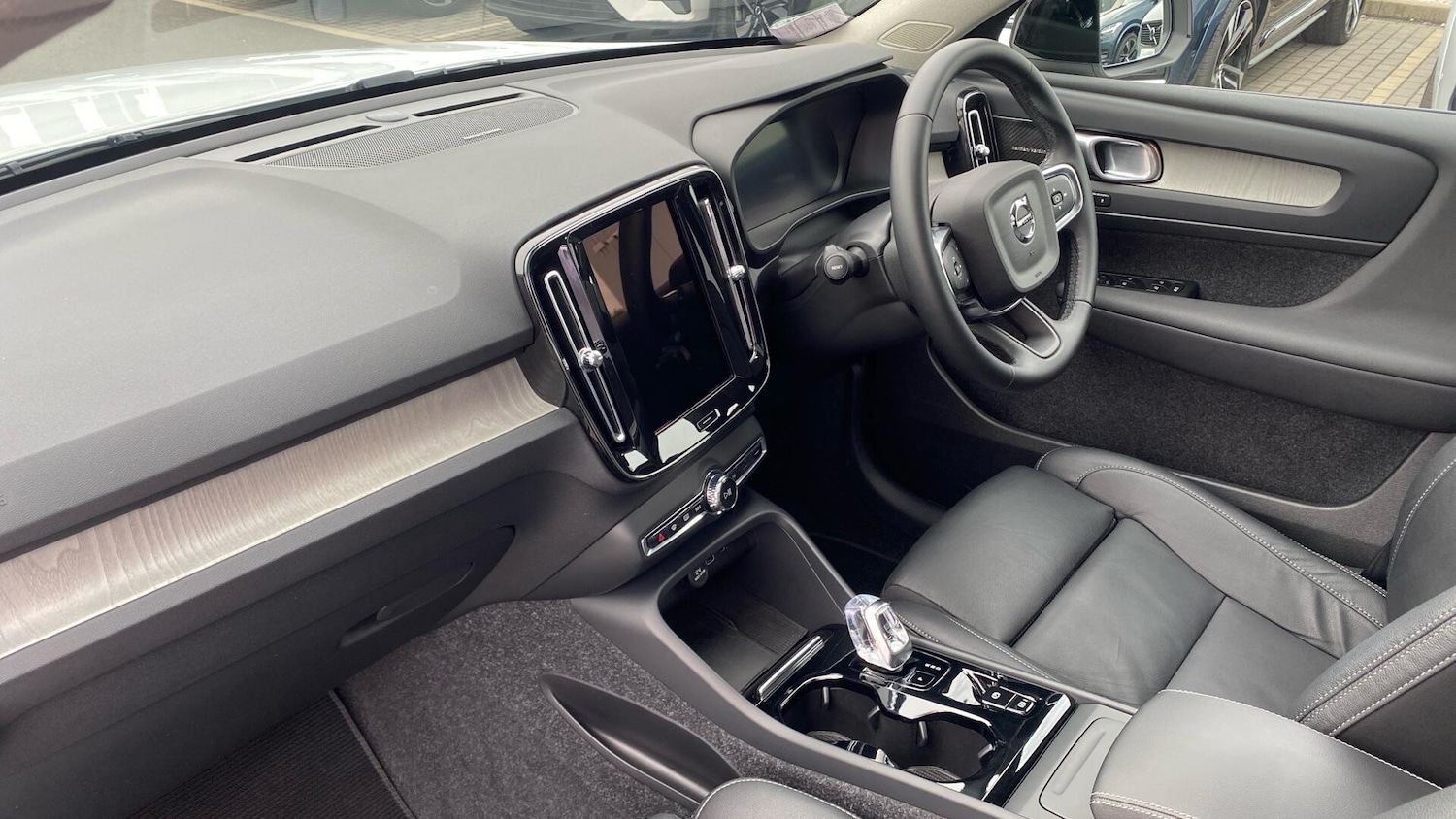 Used Volvo XC40 2025 for sale - 76122221: Photo 38