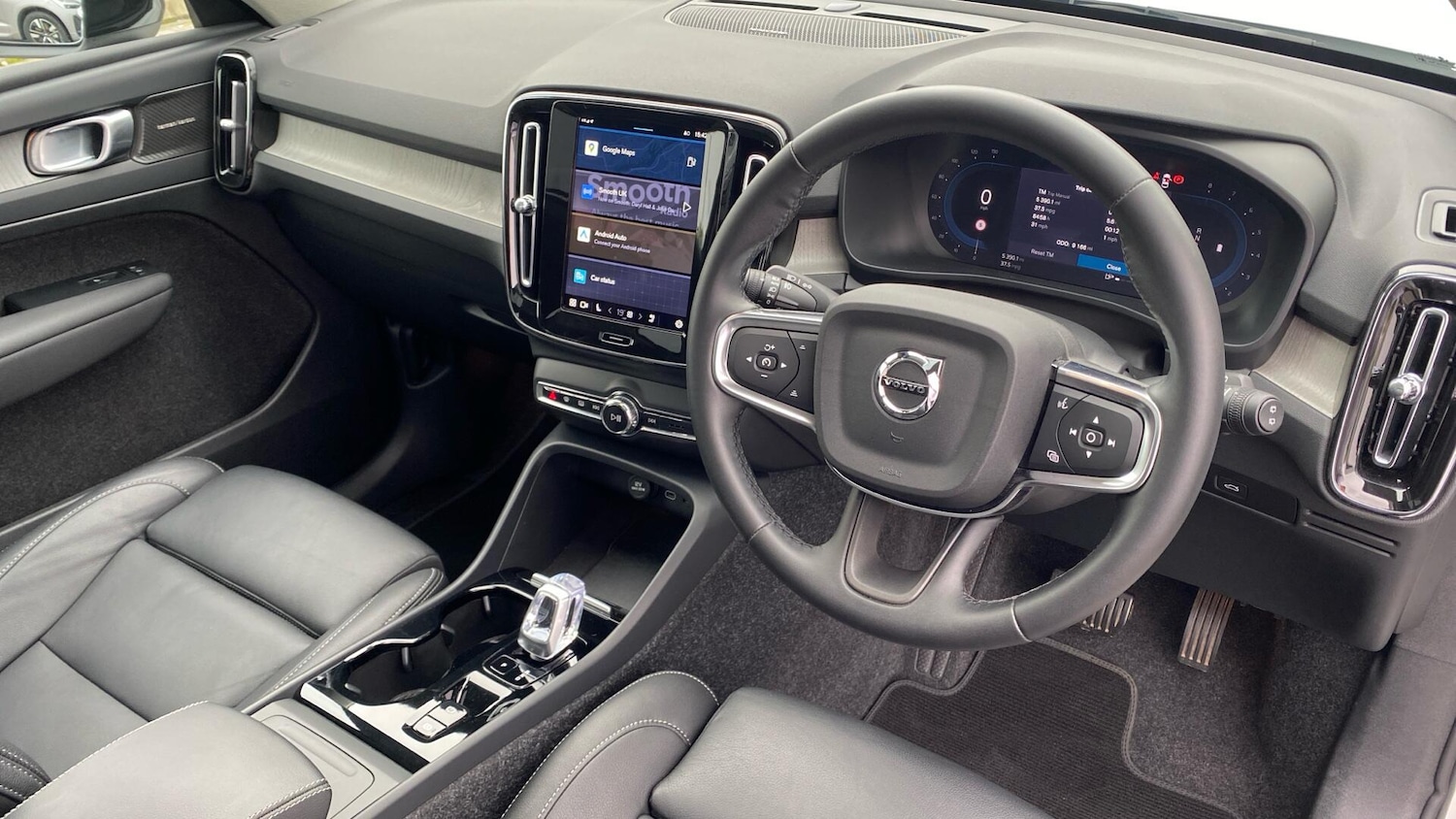 Used Volvo XC40 2025 for sale - 76122221: Photo 4