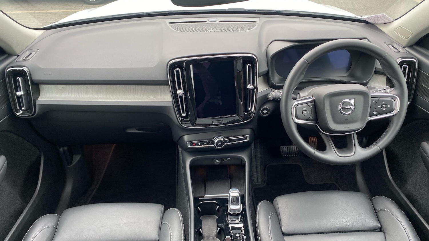 Used Volvo XC40 2025 for sale - 76122221: Photo 5