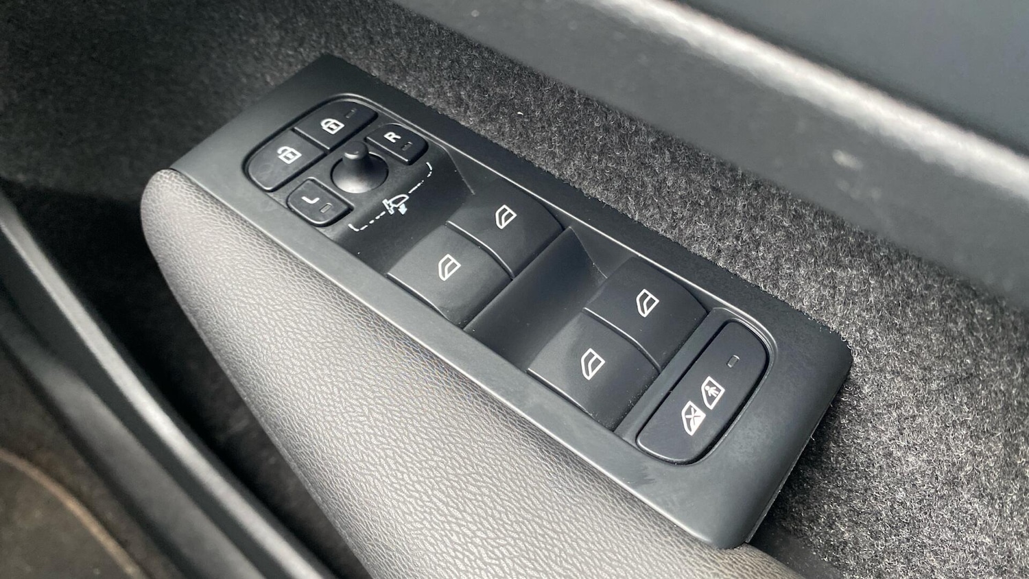 Used Volvo XC40 2023 for sale - 77925053: Photo 24