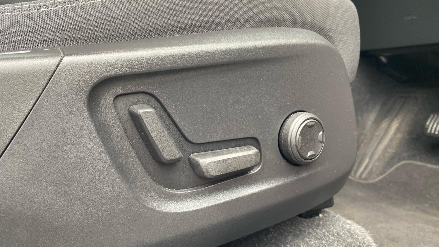 Used Volvo XC40 2023 for sale - 77925053: Photo 30