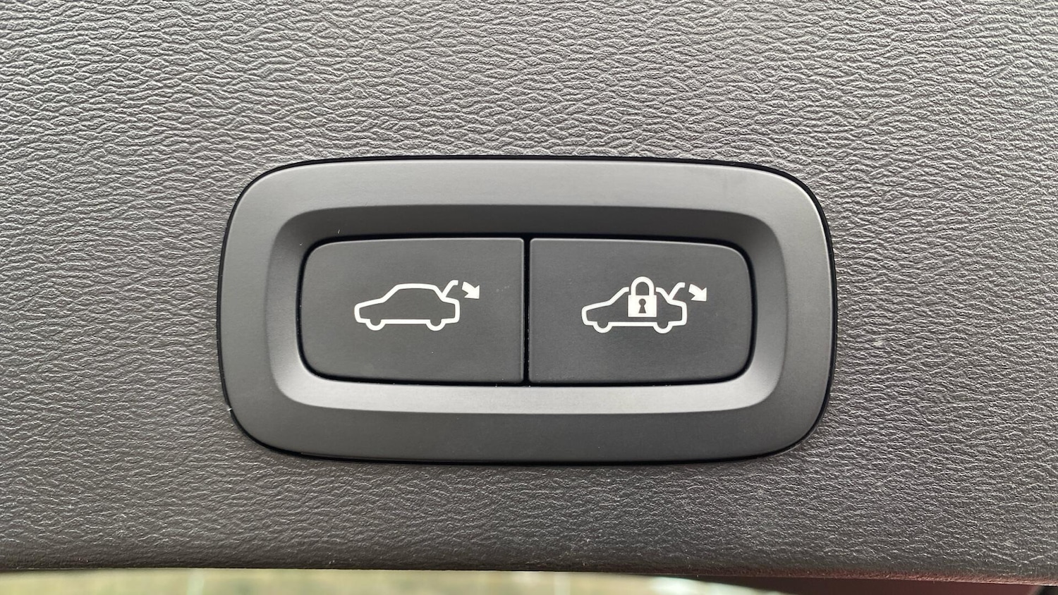 Used Volvo XC40 2023 for sale - 77925053: Photo 34