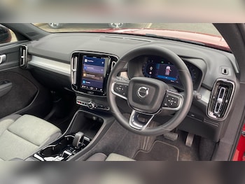 Used Volvo XC40 2023 for sale - 77925053: Photo