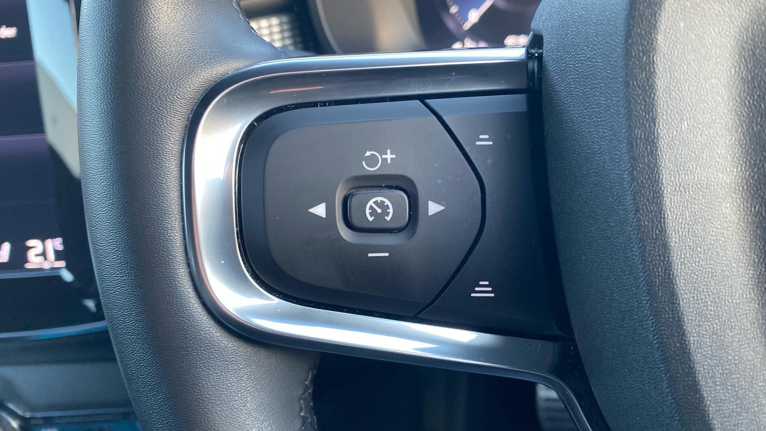 Used Volvo XC40 2021 for sale - 76753345: Photo 21