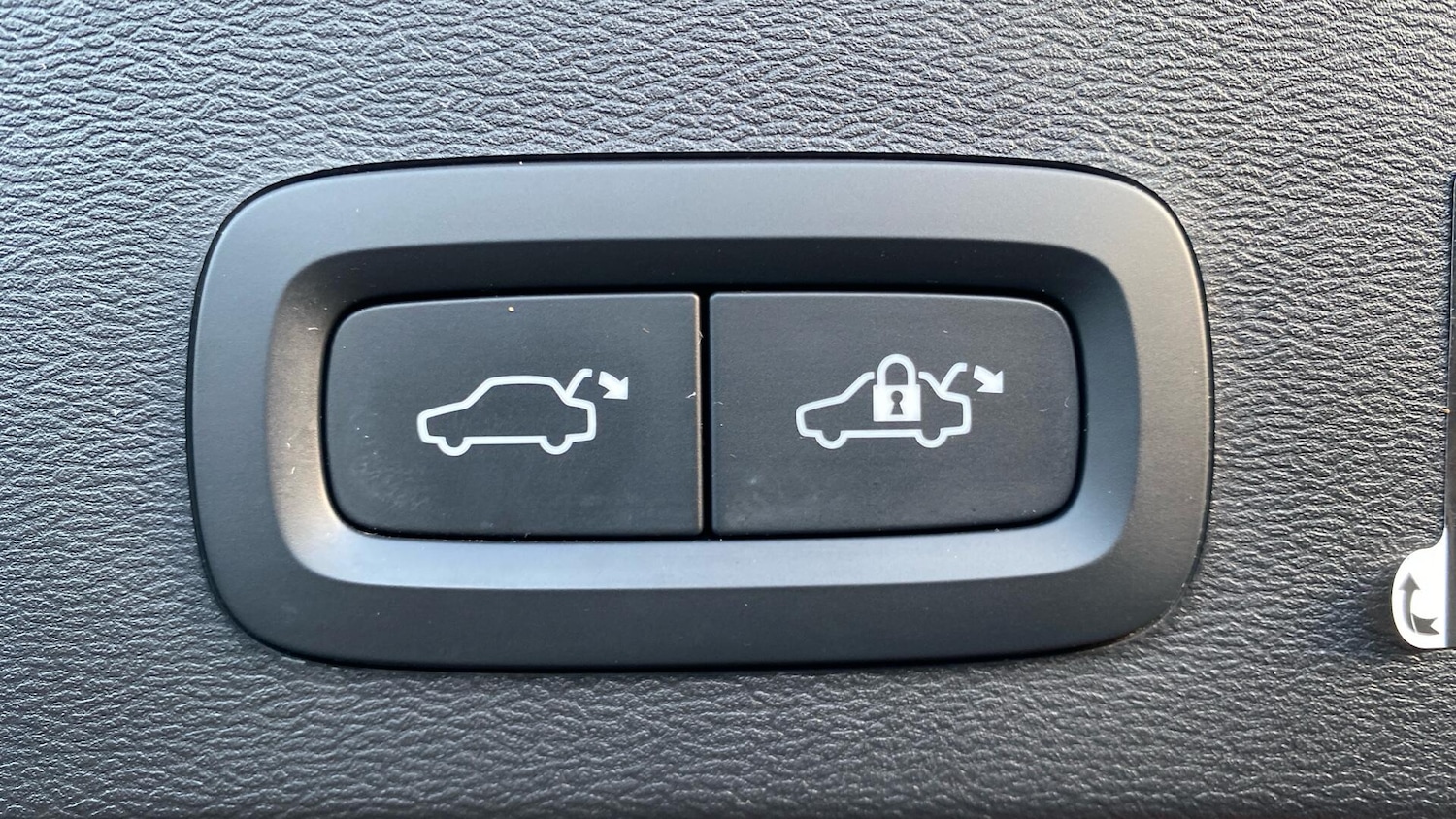 Used Volvo XC40 2021 for sale - 76753345: Photo 33