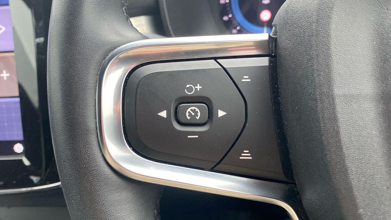 Used Volvo XC40 for sale - 77497079: Photo 17