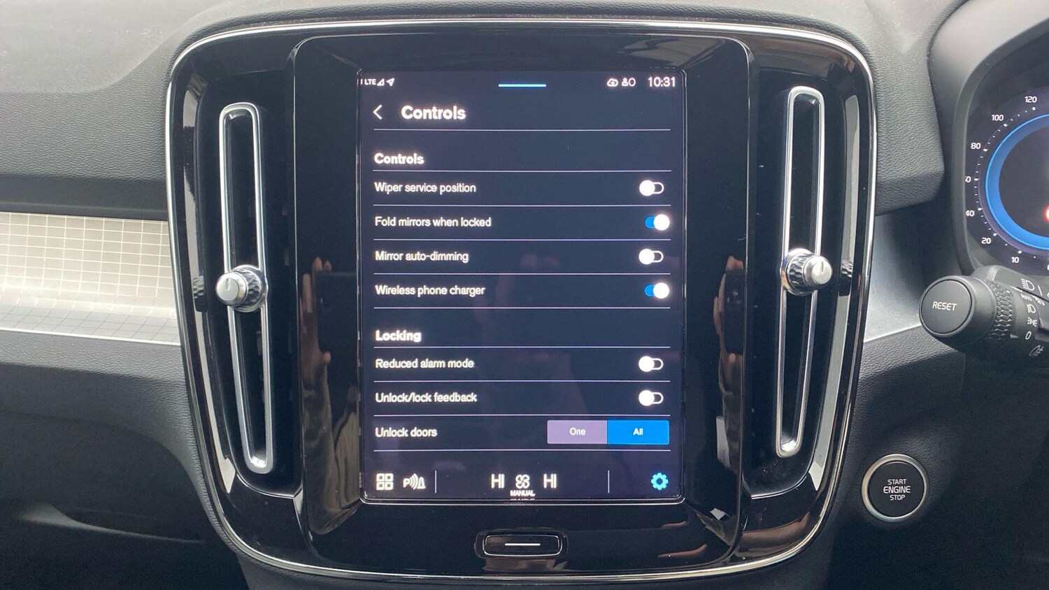 Used Volvo XC40 for sale - 77497079: Photo 31