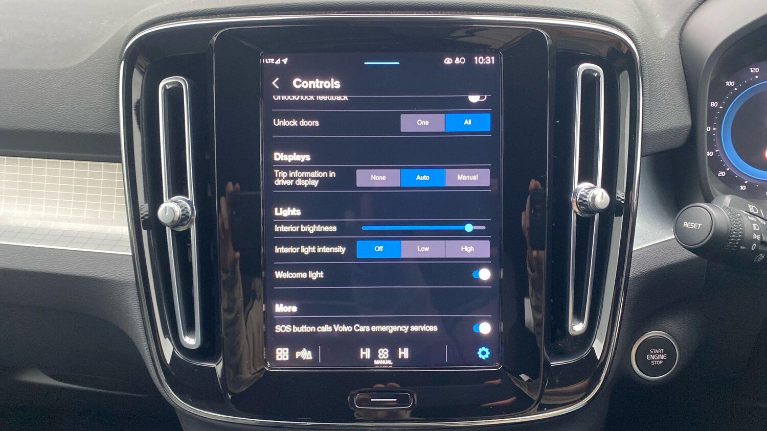 Used Volvo XC40 for sale - 77497079: Photo 32