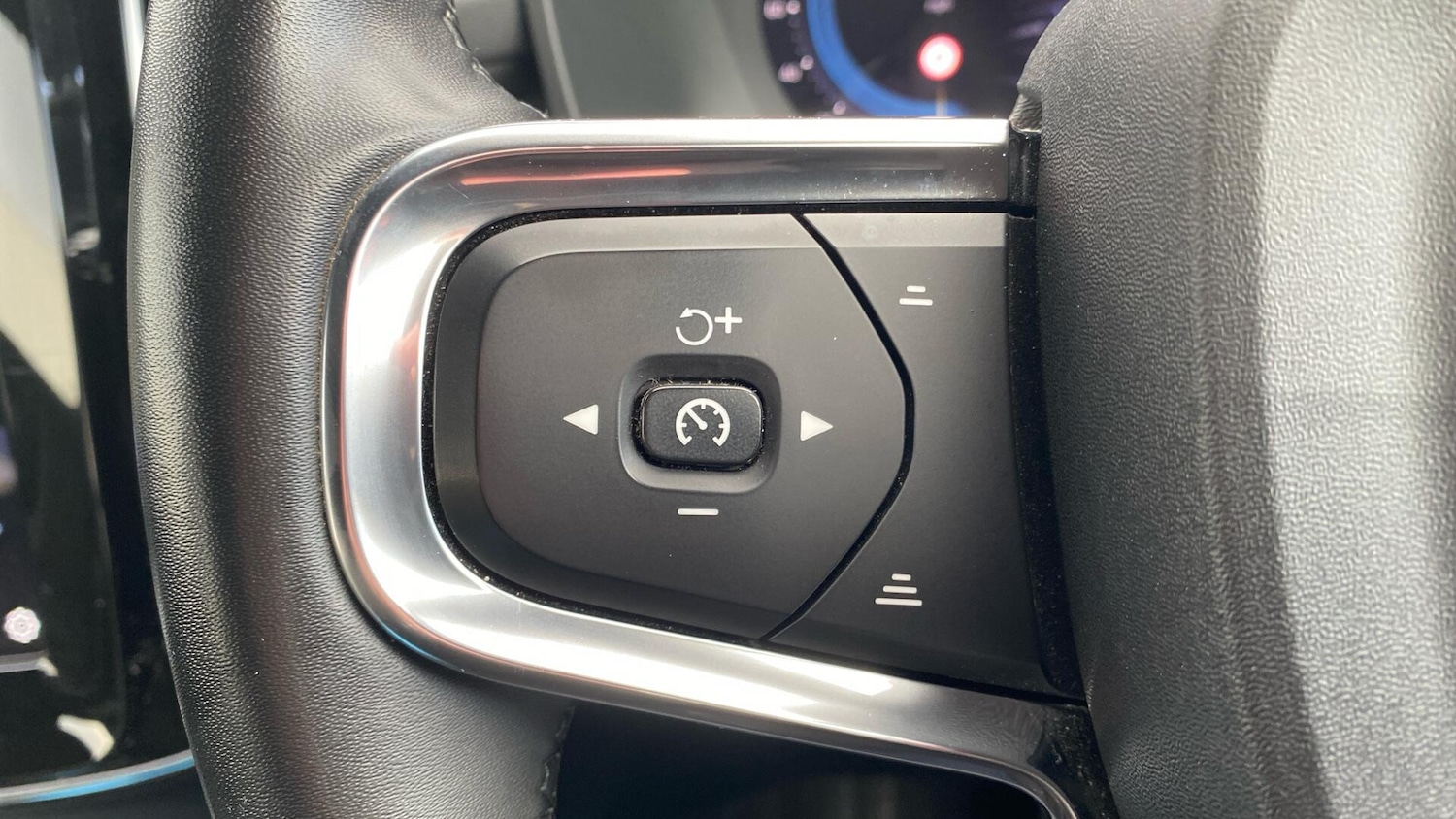 Used Volvo XC40 2023 for sale - 76633171: Photo 21