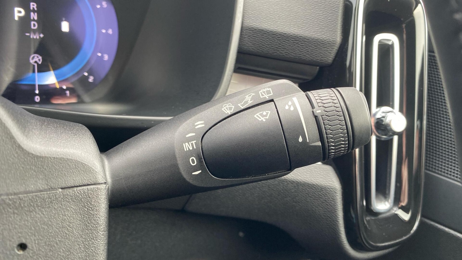 Used Volvo XC40 2023 for sale - 76633171: Photo 23