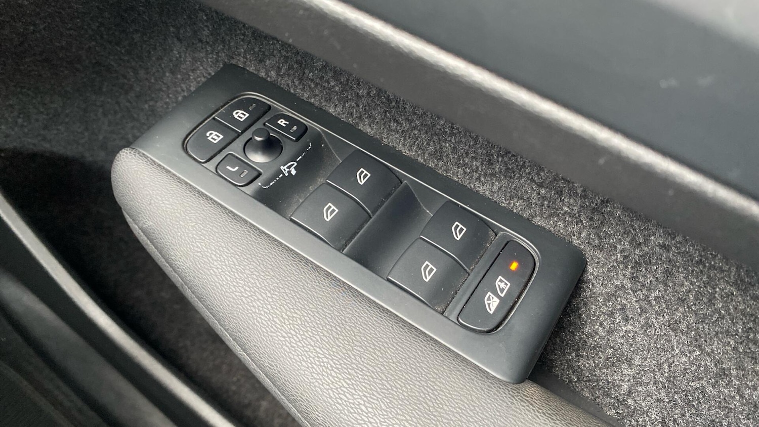 Used Volvo XC40 2023 for sale - 76633171: Photo 24