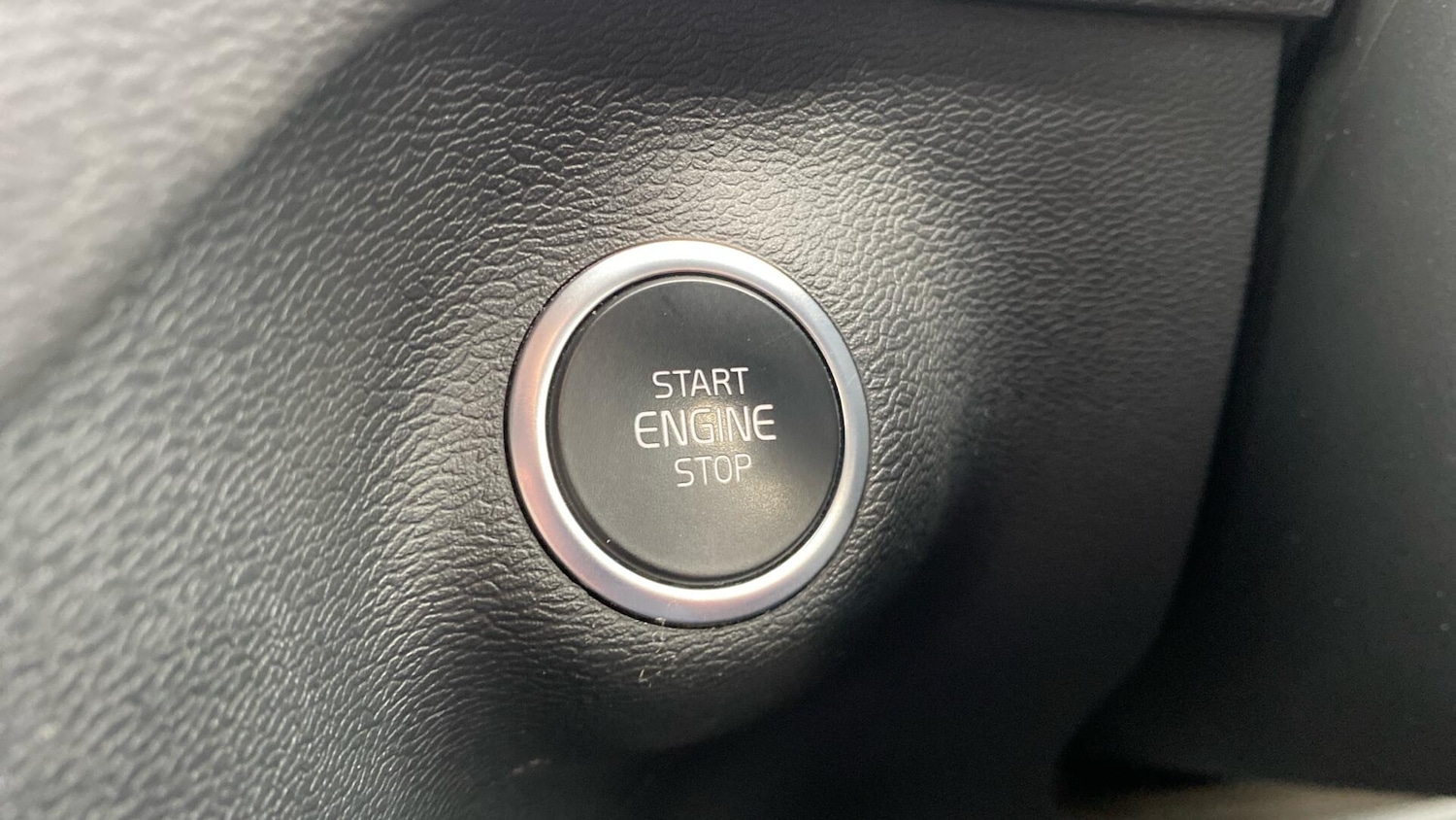 Used Volvo XC40 2023 for sale - 76633171: Photo 27