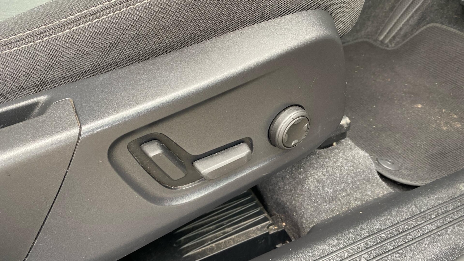 Used Volvo XC40 2023 for sale - 76633171: Photo 30