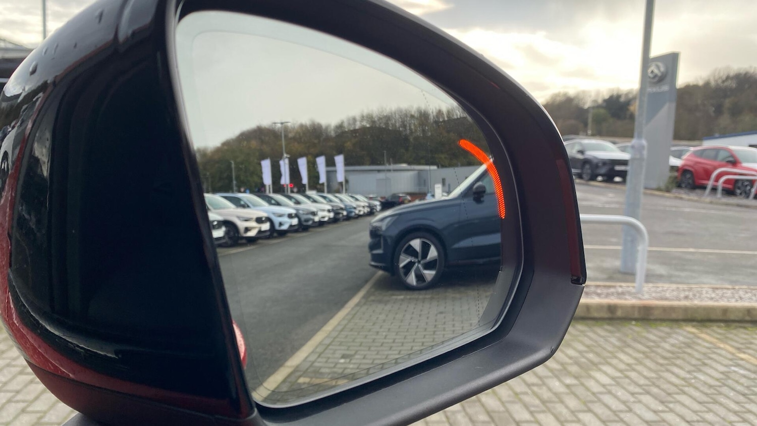 Used Volvo XC40 2023 for sale - 76633171: Photo 32