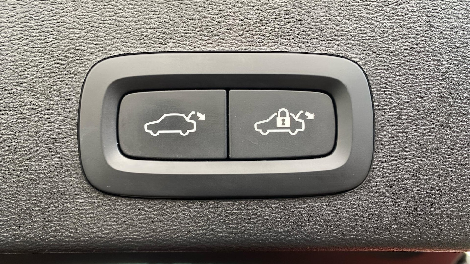 Used Volvo XC40 2023 for sale - 76633171: Photo 35