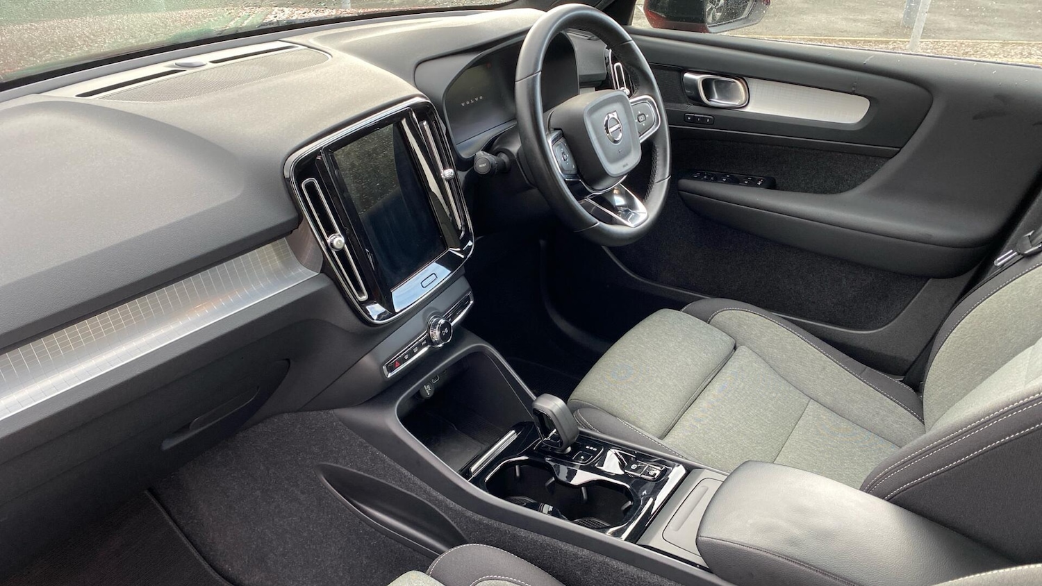 Used Volvo XC40 2023 for sale - 76633171: Photo 40