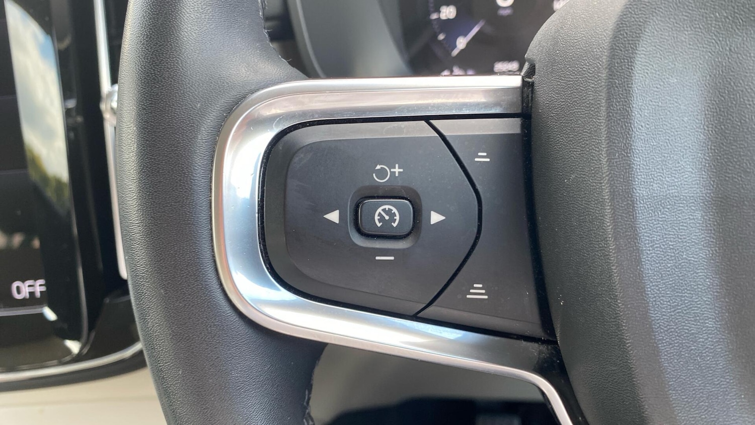 Used Volvo XC40 2022 for sale - 76152536: Photo 19
